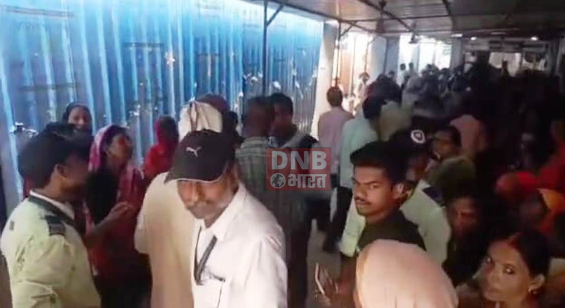 सदर अस्पताल बेगूसराय में मरीज से मिलने पहुंचे परिजन के साथ डॉक्टरो ने बदतमीजी, परिजनों ने हंगामा करते हुए डॉक्टर पर कार्रवाई करने की मांग 2