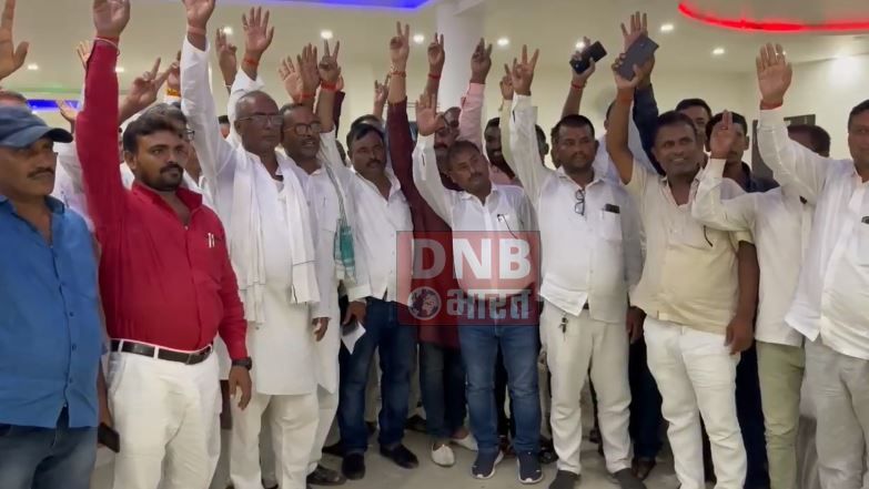 मुखिया की योजना में कटौती और सरकार के द्वारा योजनाओं के टेंडर कराने के विरोध में मुखिया संध की बैठक आयोजित 2