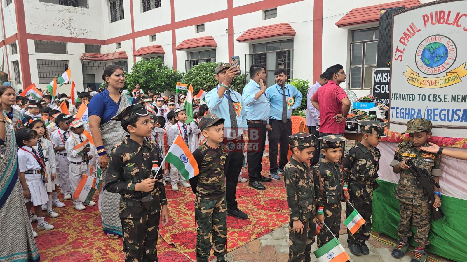संत पॉल पब्लिक स्कूल तेघड़ा में 78 वें स्वाधीनता दिवस के अवसर पर समारोह पूर्वक किया गया झंडोतोलन 3