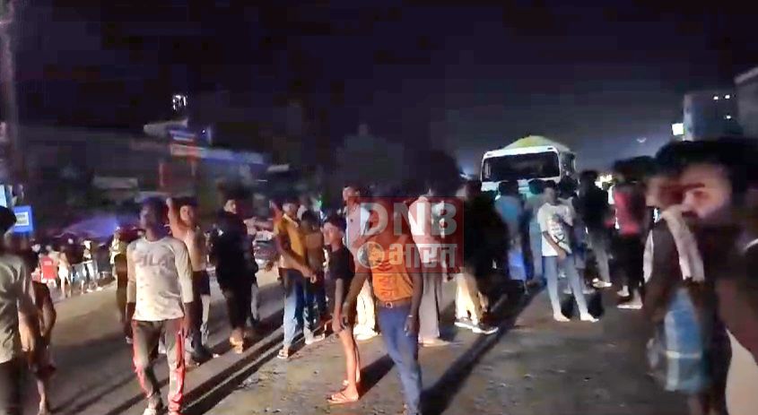 बिजली आपूर्ति की समस्या को लेकर आक्रोशित लोगों ने किया सड़क जाम, सूचना पर पहुंचे पुलिस पदाधिकारी पर शराब पीने का आरोप लगाकर किया हंगामा  3
