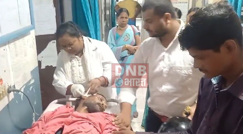 भगवानपुर थाना क्षेत्र के दहिया हनुमान मंदिर के समीप सड़क दुर्घटना में एक व्यक्ति बुरी तरह से घायल, सामाजिक कार्यकर्ताओं ने घायल को इलाज के अस्पताल में कराया भर्ती 2
