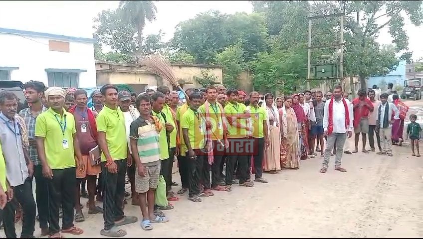 हरनौत नगर पंचायत के सफाई कर्मचारीयों ने विभिन्न मांगो को लेकर गए हड़ताल पर, वेतन भुगतान एवं पीएफ गबन का है आरोप 2