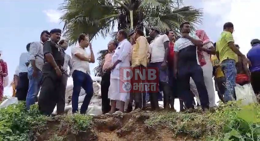 नालंदा: जिलाधिकारी शशांक शुभंकर ने बाढ़ प्रभावित इलाके में बांध कटाव, मरम्मती कार्य प्रगति का किया निरीक्षण 3