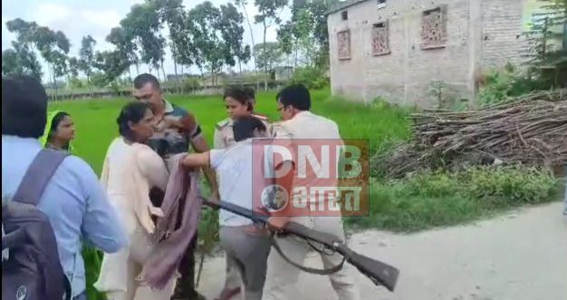 बेगूसराय पुलिस ने दिखाया वर्दी का रॉब,मामूली विवाद में दो महिला समेत एक नवालिक युवक की थाने ले जाकर उसकी बेरहमी से की पिटाई  8