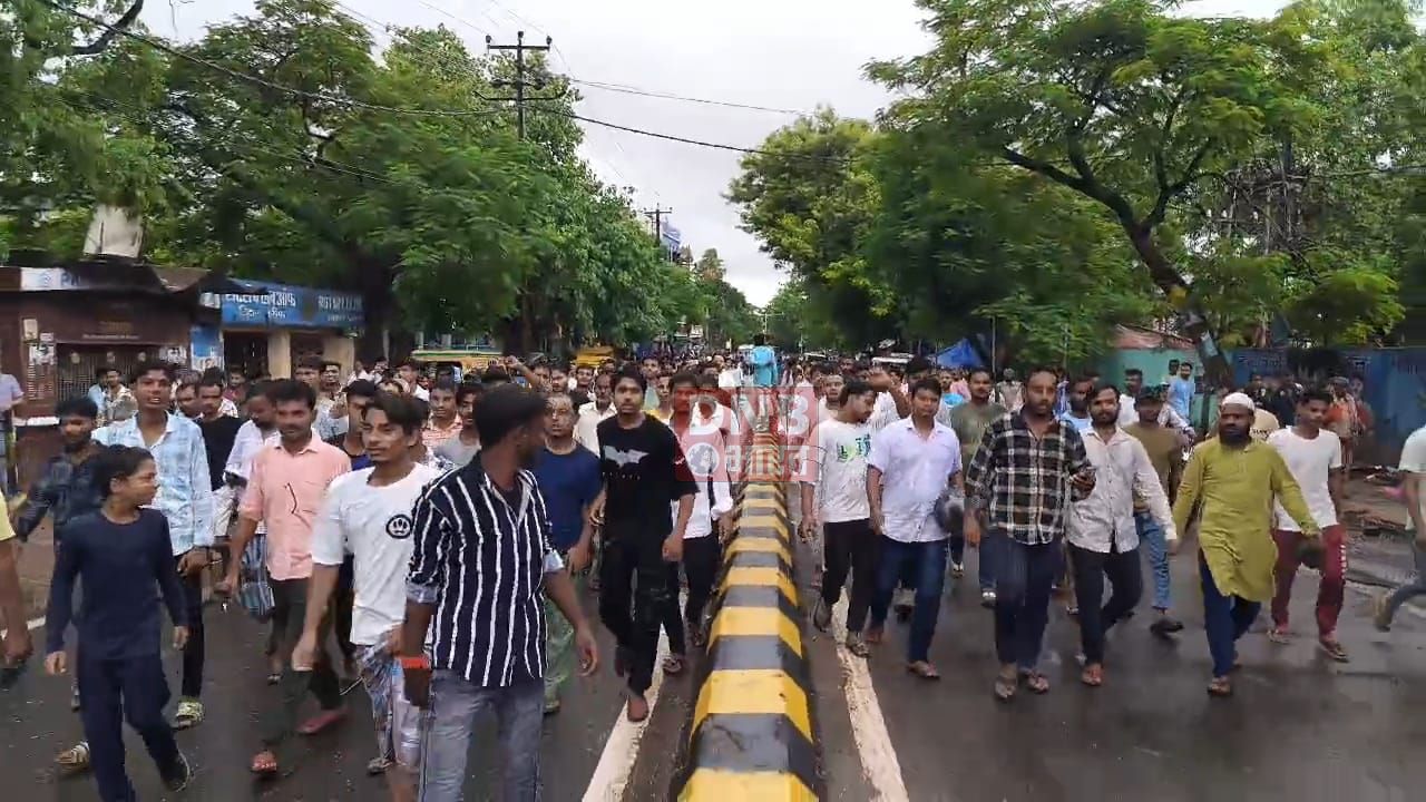 नालंदा: लगातार तेज आंधी और तूफान के कारण विशाल तार का पेड़ मोटरसाइकिल सवार दो युवकों पर गिरा, दोनों युवक की मौके पर हुई मौत 2