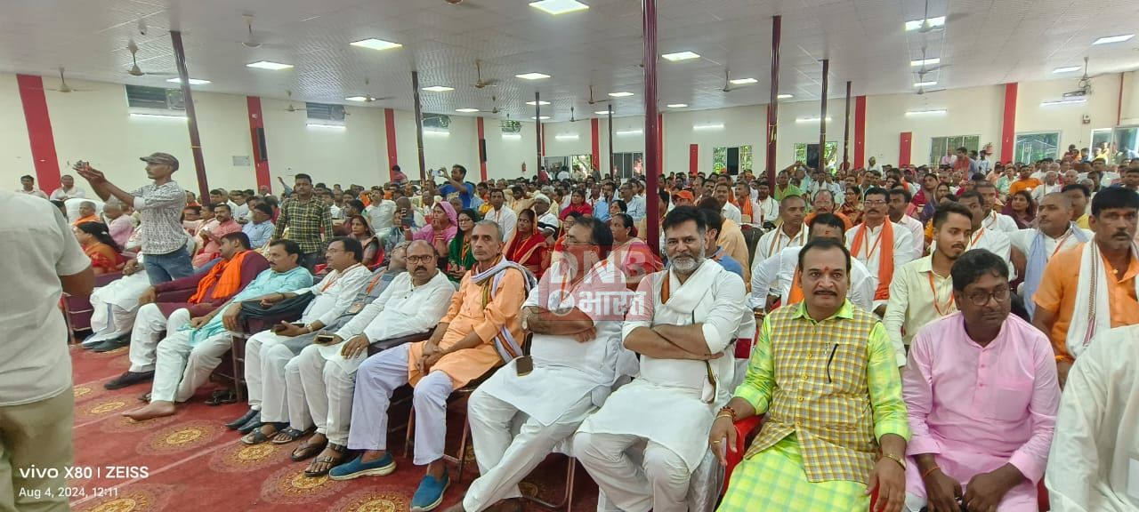 विरोधी चाहते हैं इस्लाम का झंडा गाड़ना हमारे नेता चाहते हैं भारत माता का झंडा गाड़ना:- गिरिराज सिंह 3