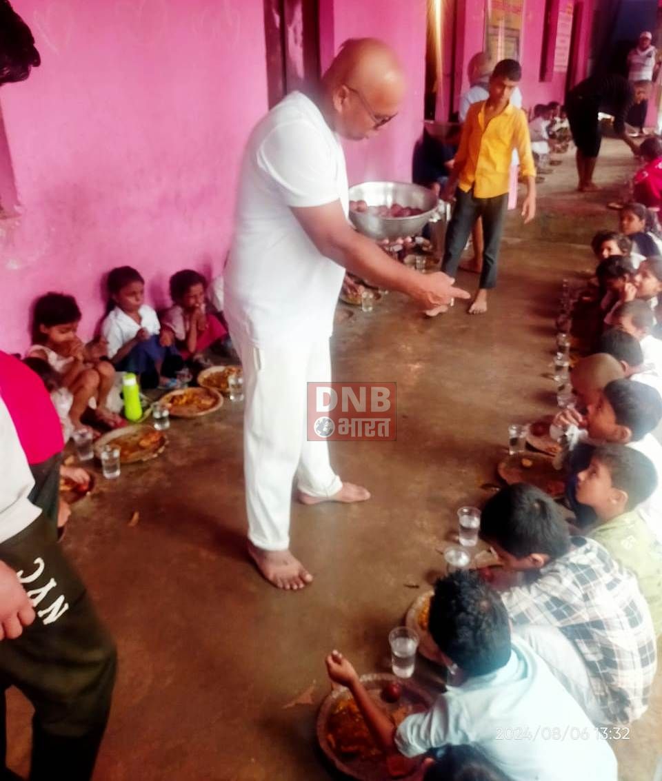 बरौनी प्रखंड में द्वादश कर्म के अवसर पर विद्यालय में तिथि भोज का किया आयोजन 3