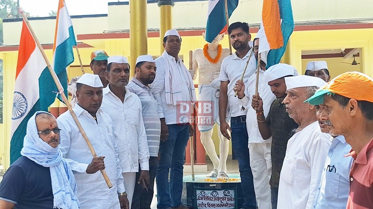 अगस्त क्रांति दिवस के अवसर पर शहीदों के सम्मान में कांग्रेसियों ने निकाला पैदल मार्च 2