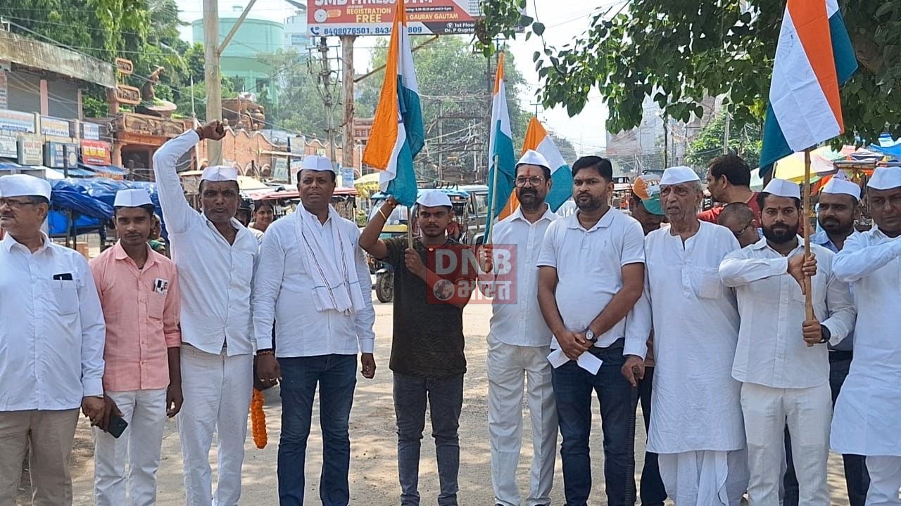 अगस्त क्रांति दिवस के अवसर पर शहीदों के सम्मान में कांग्रेसियों ने निकाला पैदल मार्च 3