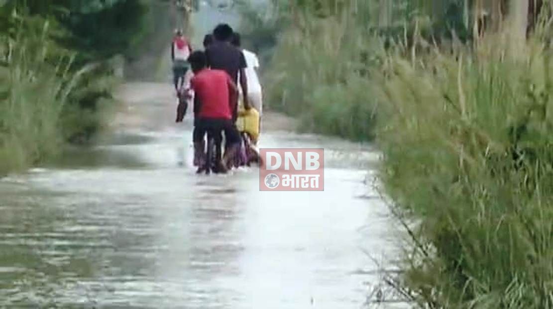 गंगा नदी के जलस्तर में लगातार हो रही बढ़ोतरी को लेकर घर में घुसा पानी, जिला प्रशासन से लगाई गुहार 3