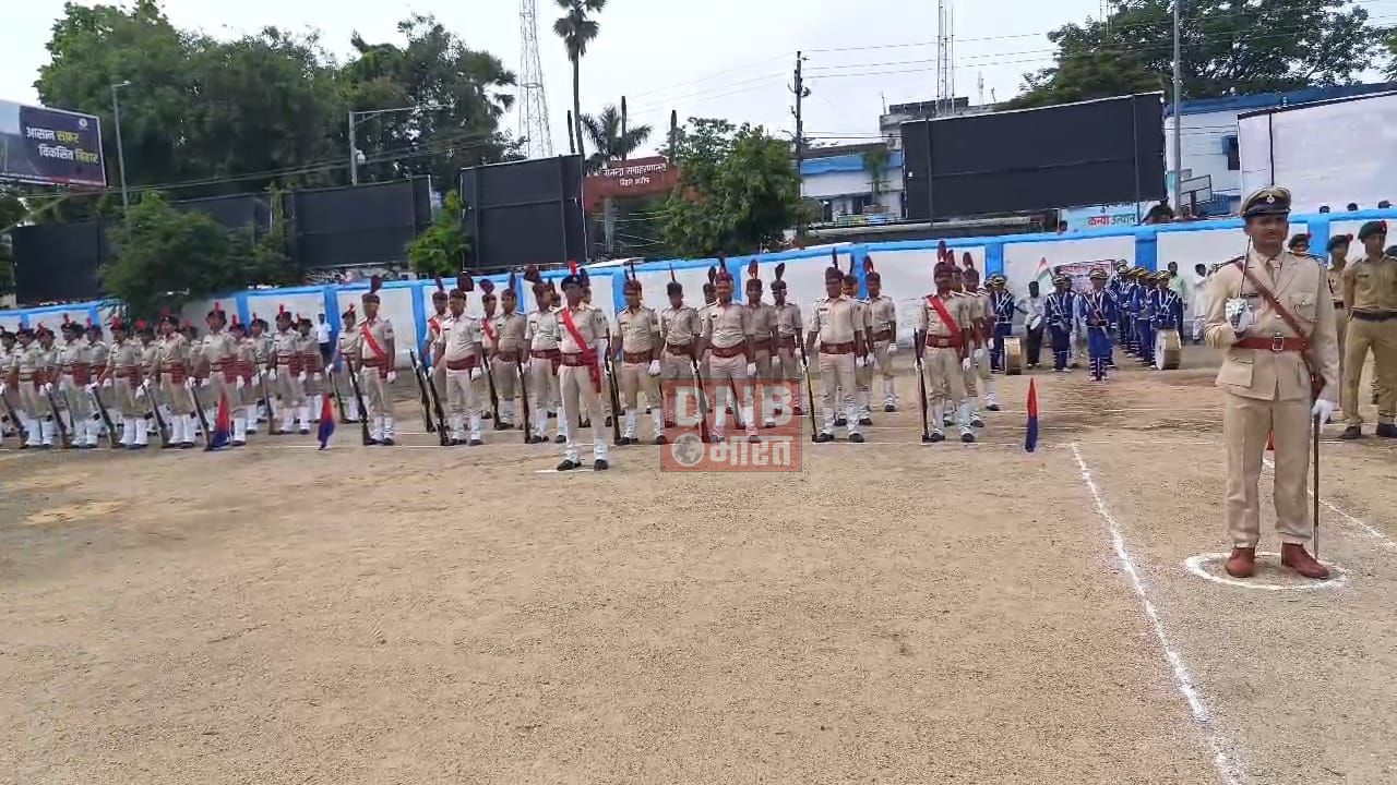 प्रभारी मंत्री विजय कुमार चौधरी ने बिहार शरीफ के ऐतिहासिक सोगरा स्कूल के मैदान में 78 वे स्वतंत्रता दिवस के मौके पर किया झंडोतोलन 3