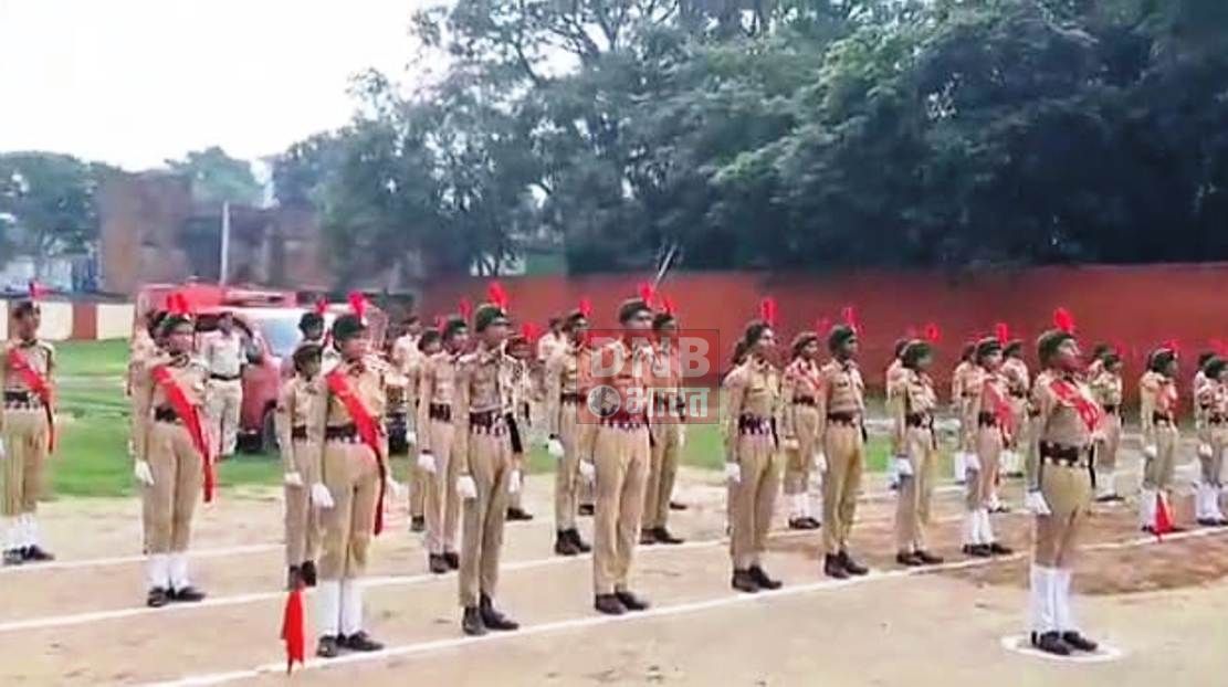 बेगूसराय में 78 वीं स्वतंत्रता दिवस के मौके पर गांधी स्टेडियम में जिलाधिकारी रोशन कुशवाहा ने समारोह पूर्वक किया ध्वजारोहण 3