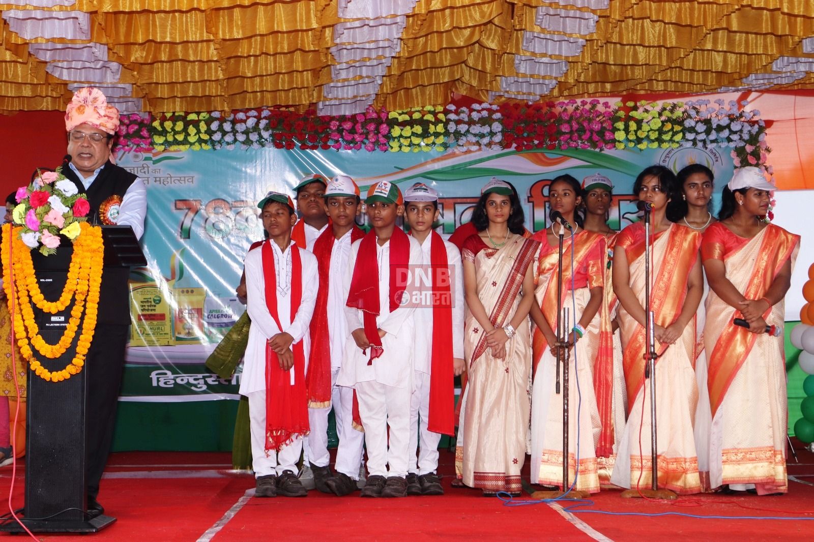 हर्ल बरौनी में परियोजना प्रमुख संजय कुमार गुप्ता ने किया ध्वजारोहण 3