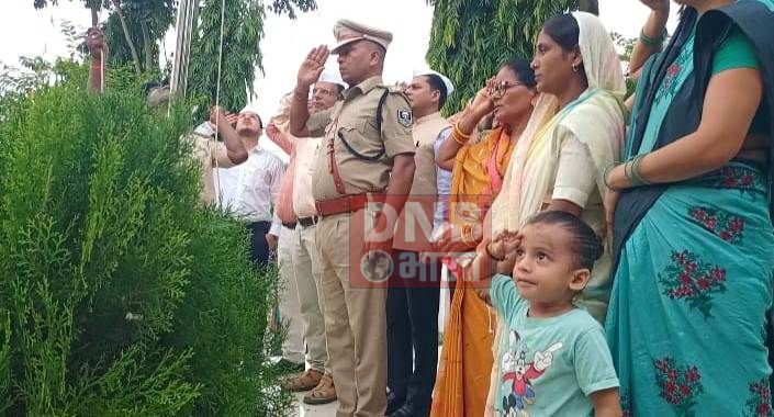 वीरपुर प्रखंड क्षेत्र में राष्ट्रीय ध्वज को हर्षोल्लास के साथ दिया गया सलामी 3