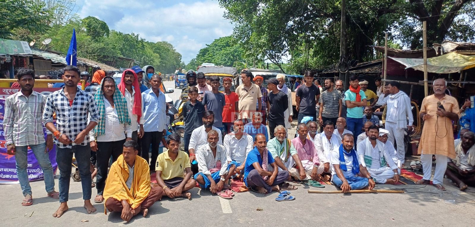एससी/एसटी आरक्षण के विरोध में कार्यकर्ताओ ने बछवाड़ा में चार घंटे एचएच 28 सड़क को किया जाम 2