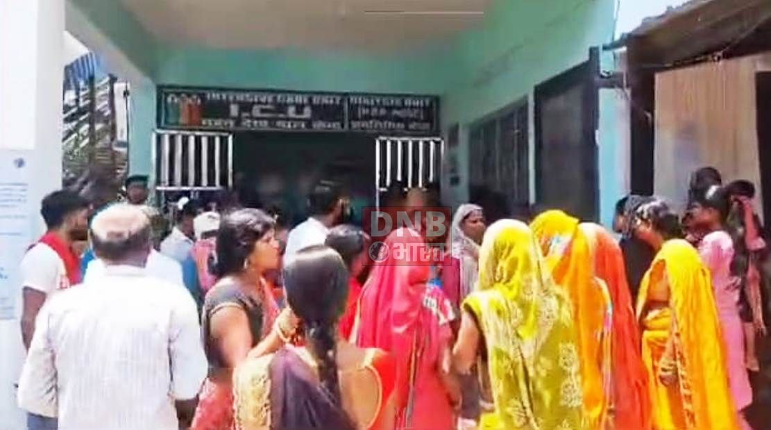 बेगूसराय सदर अस्पताल में स्नेक बाइट की शिकार एक बच्चे की इलाज के दौरान मौत,मौत से नाराज परिजनों ने आईसीयू वार्ड में तोड़ तोड़ फोड़ कर चिकित्सकों के साथ किया बदसलूकी 3