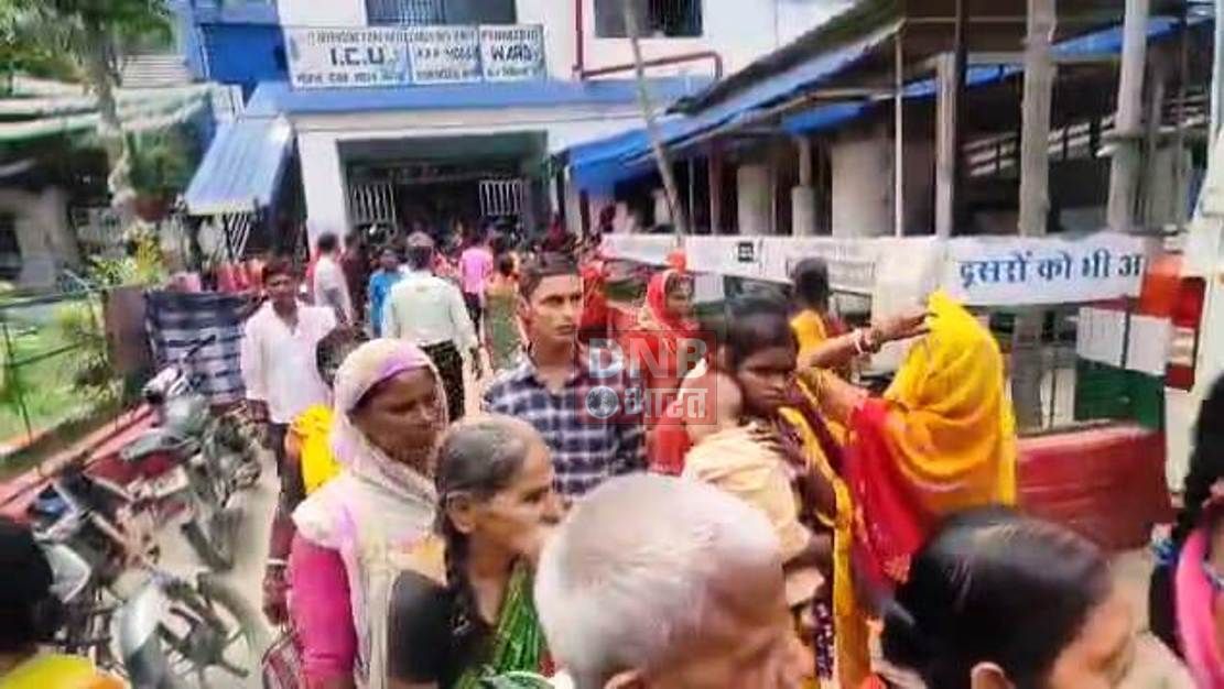 बेगूसराय सदर अस्पताल में स्नेक बाइट की शिकार एक बच्चे की इलाज के दौरान मौत,मौत से नाराज परिजनों ने आईसीयू वार्ड में तोड़ तोड़ फोड़ कर चिकित्सकों के साथ किया बदसलूकी 2
