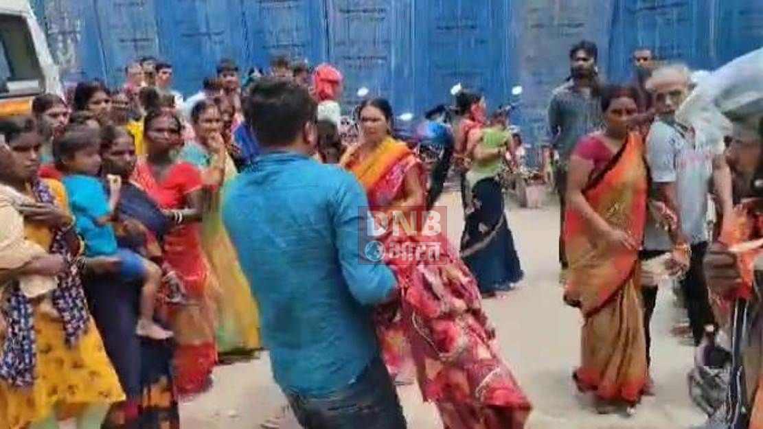 बेगूसराय सदर अस्पताल में स्नेक बाइट की शिकार एक बच्चे की इलाज के दौरान मौत,मौत से नाराज परिजनों ने आईसीयू वार्ड में तोड़ तोड़ फोड़ कर चिकित्सकों के साथ किया बदसलूकी 4
