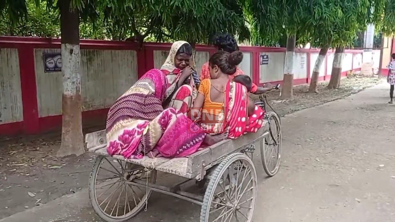कैमूर: गर्भवती महिला को नहीं मिला एंबुलेंस तो ठेले से पहुंची अस्पताल, डिलिवरी के बाद भी ठेले से घर गई महिला 2