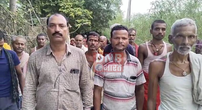समस्तीपुर: डीजल अनुदान के आवेदन की जांच करने गये कृषि समन्यवक को ग्रामीणों ने बनाया बंधक, वीडियो सोशल मीडिया पर हुआ वायरल 3