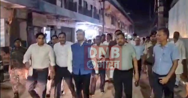 अचानक रात में पैदल ही शहर में निकले बेगूसराय डीएम तुषार सिंगला, मचा हड़कंप 2