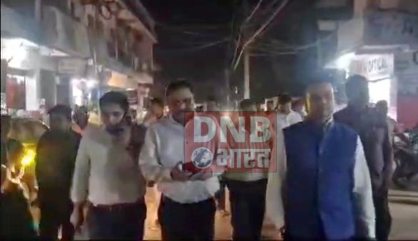 अचानक रात में पैदल ही शहर में निकले बेगूसराय डीएम तुषार सिंगला, मचा हड़कंप 3