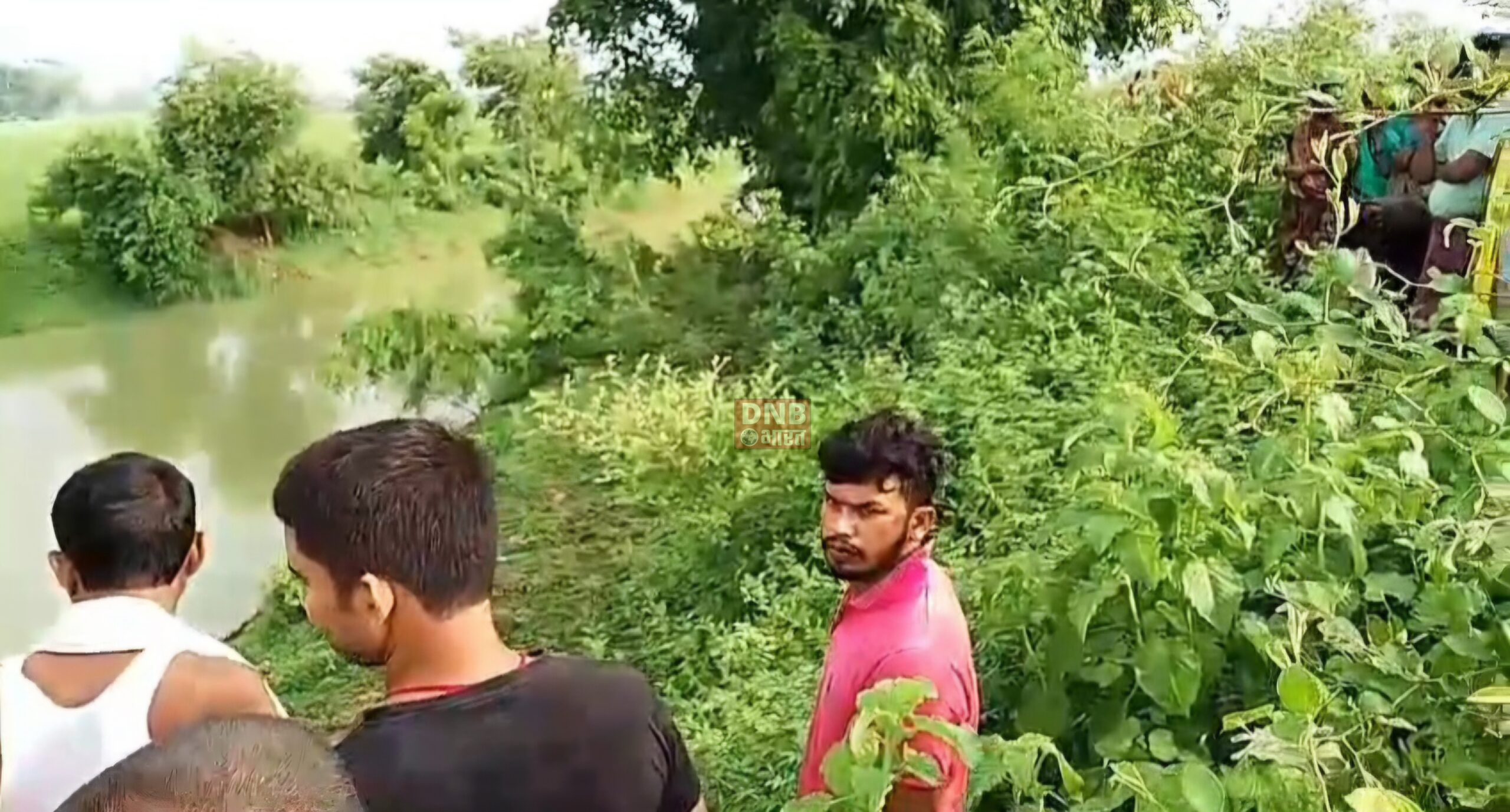 नदी में तैरता हुआ अज्ञात महिला का शव मिलने से इलाके में मची सनसनी, हत्या की जताई जा रही आशंका 3
