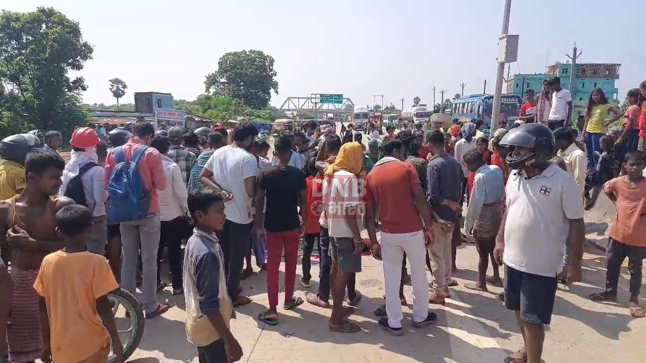 अज्ञात वाहन ने मोटरसाइकल मिस्त्री को कुचला, मौके पर हुई मिस्त्री की मौत, अक्रोशितो ने मुआवजे की मांग को लेकर किया एनएच 20 को जाम 2