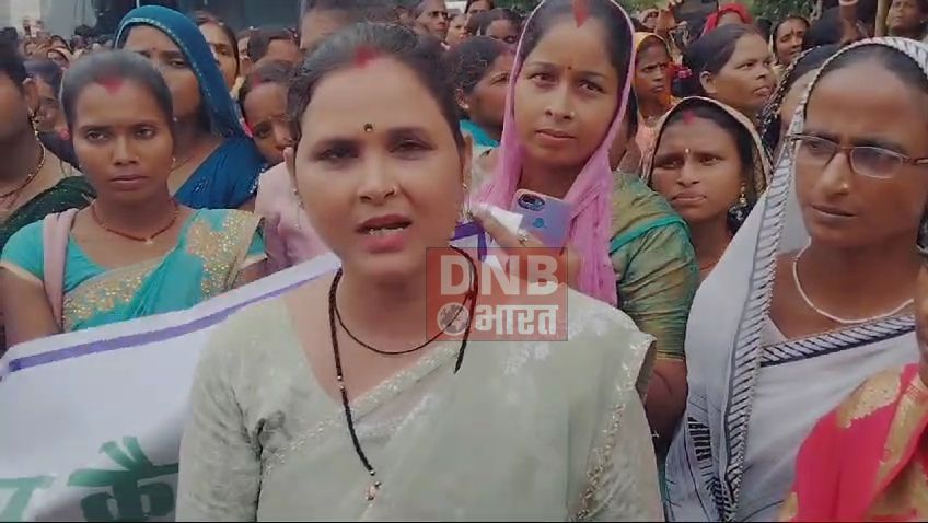 समस्तीपुर: दस सूत्री मांगो को लेकर जीविका समूह की महिलाओं ने समाहरणालय गेट पर जमकर किया विरोध प्रदर्शन 4