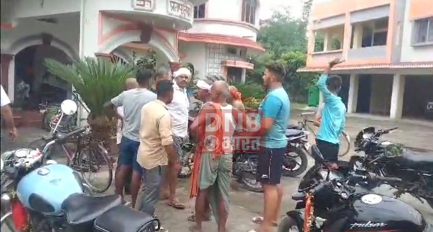 बेगूसराय में बेखौफ अपराधियों ने तेघड़ा विधानसभा के पूर्व विधायक ललन कुमर एवं उनके पुत्र अनुराग कुमार पर अंधाधुंध किया फायरिंग, बाल बाल बचे पिता पुत्र 2