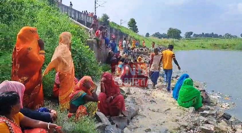 बेगूसराय में स्नान करने के दौरान पानी भरे गड्ढे में एक छात्रा डूबा, परिजनों में मचा कोहराम 2