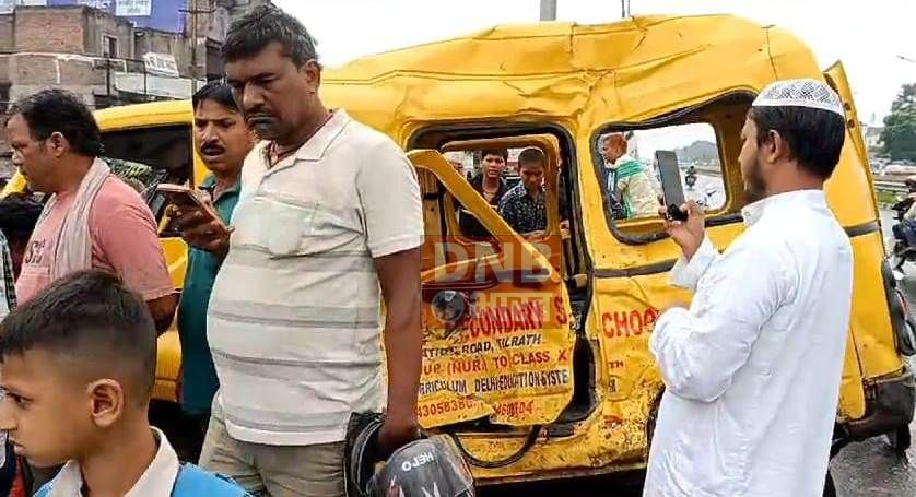 बेगूसराय में ट्रक ने स्कूल भान गाड़ी में मारी जबरदस्त टक्कर, स्कूल भान में सवार एक दर्जन बच्चे गंभीर रूप से घायल 2