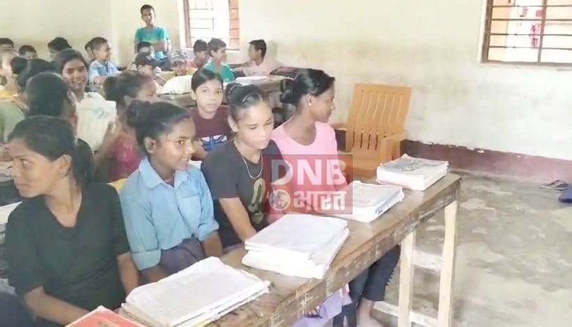 संस्कृत मध्य विद्यालय संजात में एक शिक्षक के सहारे 230 बच्चे, शिक्षक के मांग पर डीपीओ कार्यालय में चढ़ावा मामले का हुआ उजागर 2