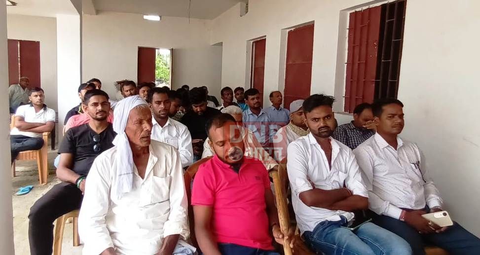 युवा राजद कार्यकर्ताओं की बैठक में बछवाड़ा विधान सभा से राजद प्रत्याशी को चुनाव लड़ाने की गयी मांग 3