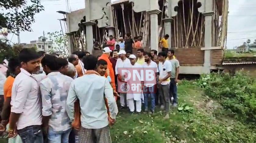 बेगूसराय के सांसद सह केंद्रीय मंत्री गिरिराज सिंह ने खतोपुर में निर्माणाधीन मंदिर का किया निरीक्षण 2