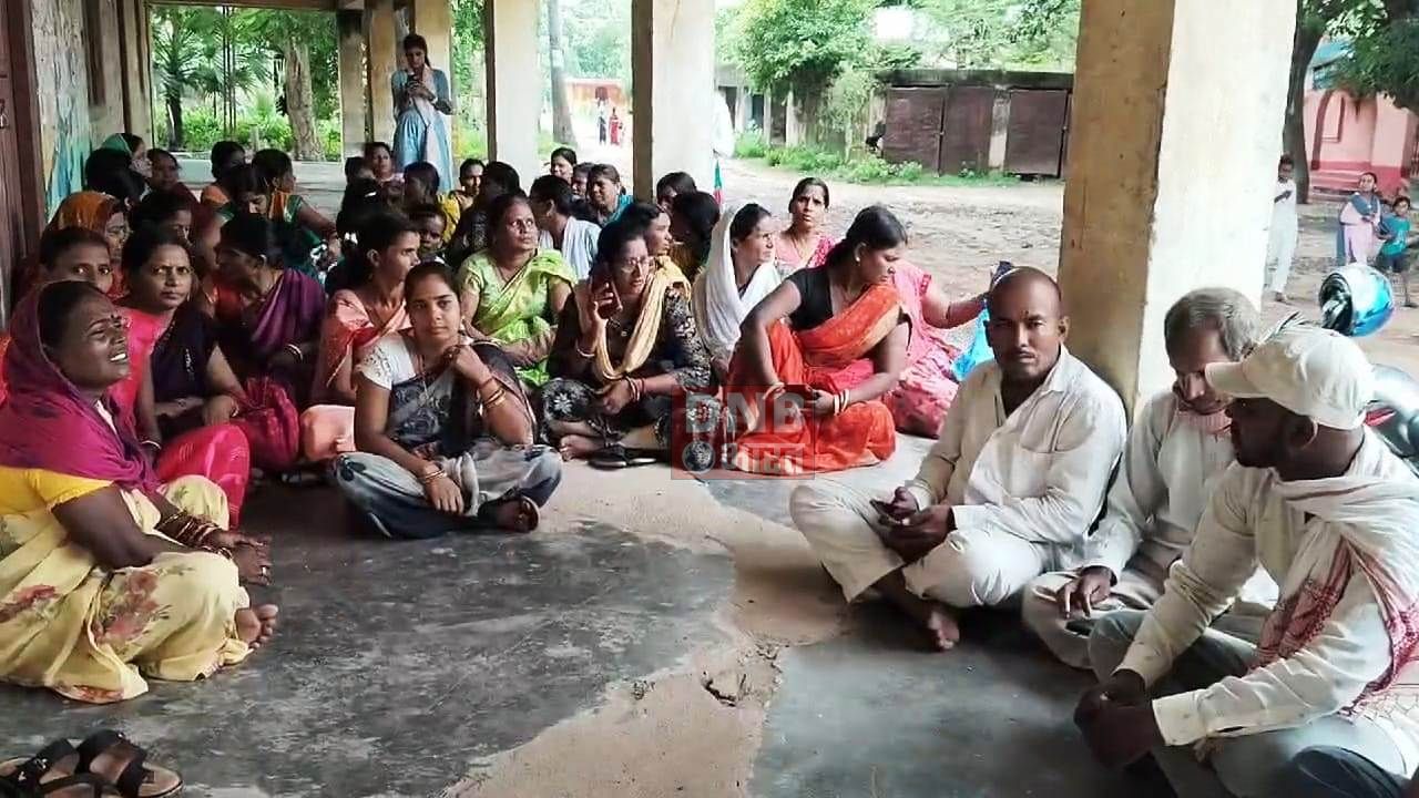 वेतनमान एवं सेवा स्थाई करने की मांग समेत कई सूत्री मांगो को लेकर जीविका दीदियों ने किया हड़ताल 2