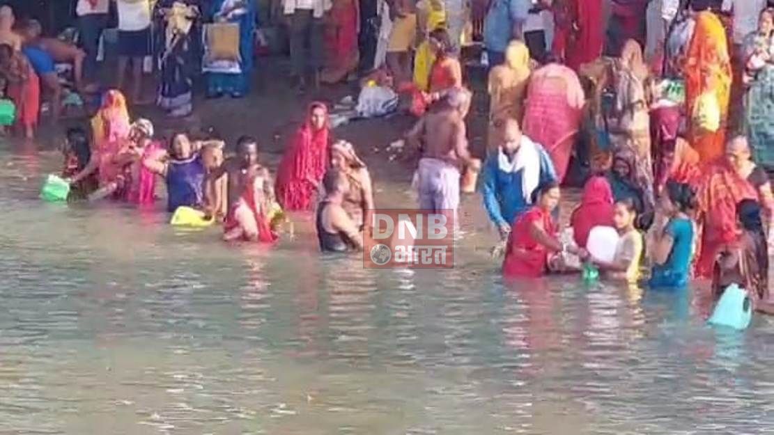 पुर्णिमा के अवसर पर गंगा स्नान को लेकर लगी श्रद्धालुओं की भीड़ 2