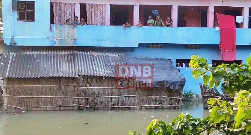 बेगूसराय में गंगा के जलस्तर में हुई अप्रत्याशित वृद्धि से बलिया के दियारा और मटिहानी इलाके में बाढ़ का संकट गहराया 2