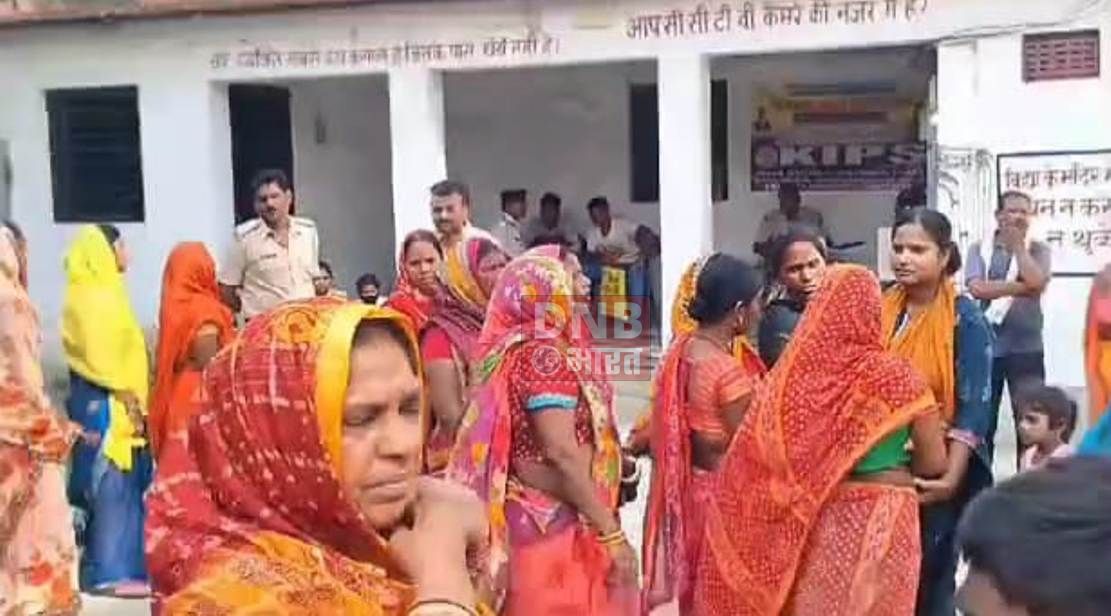 बेगूसराय के एक निजी विद्यालय से नौवीं क्लास का छात्र के लापता होने से नाराज परिजनों ने विद्यालय में तोड़फोड़ कर किया हंगामा 5