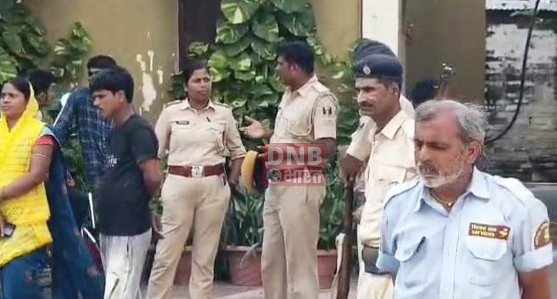बेगूसराय के एक निजी विद्यालय से नौवीं क्लास का छात्र के लापता होने से नाराज परिजनों ने विद्यालय में तोड़फोड़ कर किया हंगामा 4