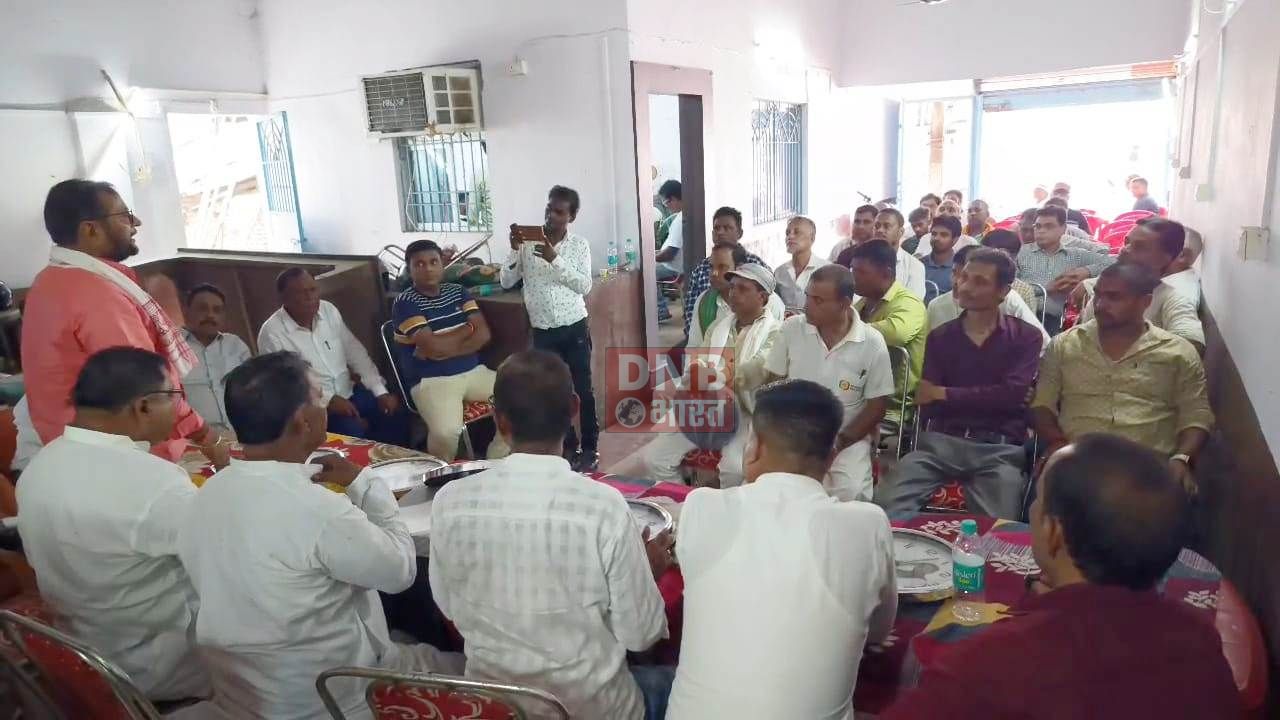 आगामी विधानसभा चुनाव एवं तेजस्वी यादव के संवाद यात्रा की तैयारियों को लेकर राजद कार्यकर्ताओ की बैठक 2