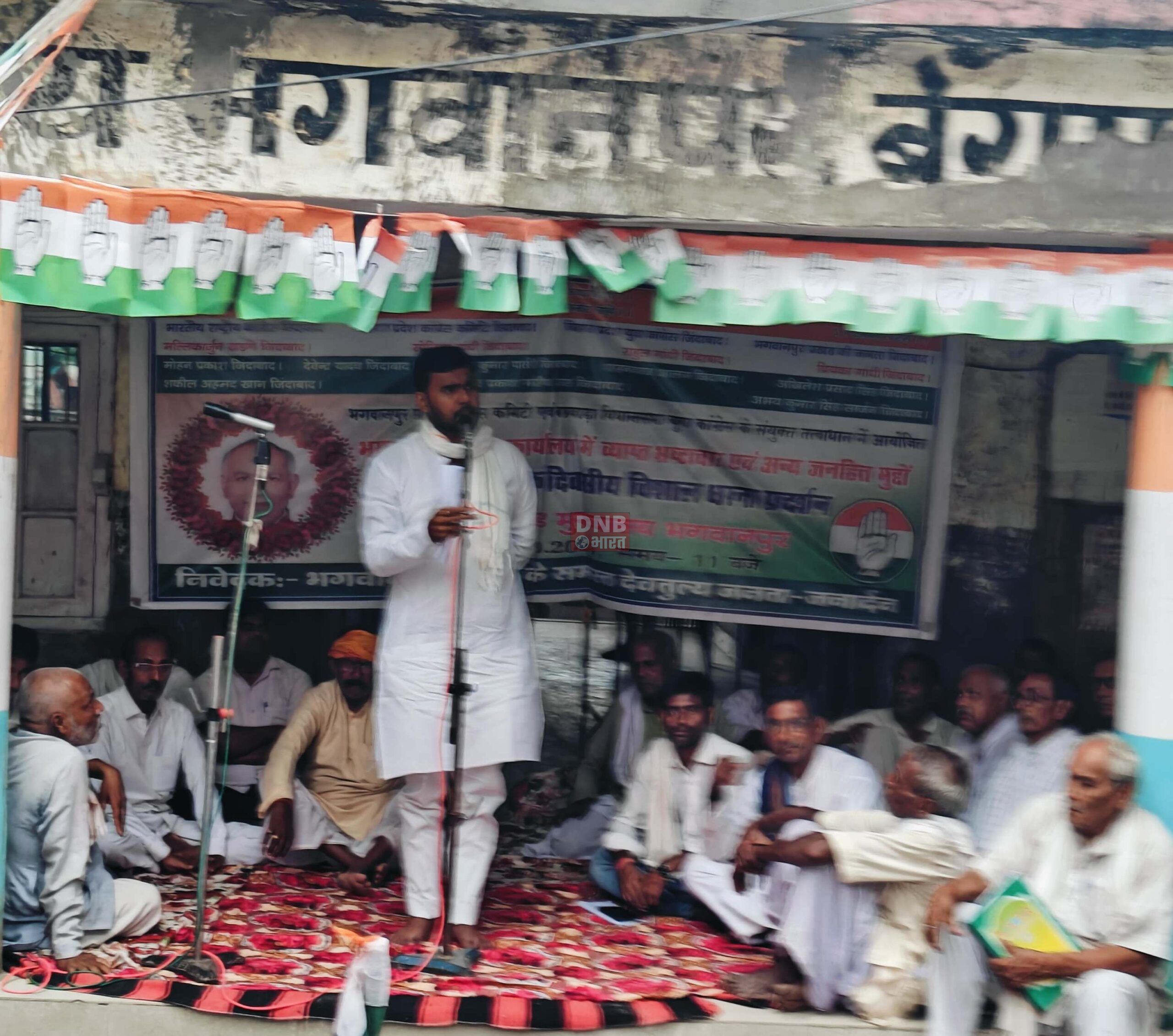 प्रखंड मुख्यालय में अब जनता का काम पदाधिकारी द्वारा नियुक्त दलाल के माध्यम से हो रहा है - गरीब दास 5