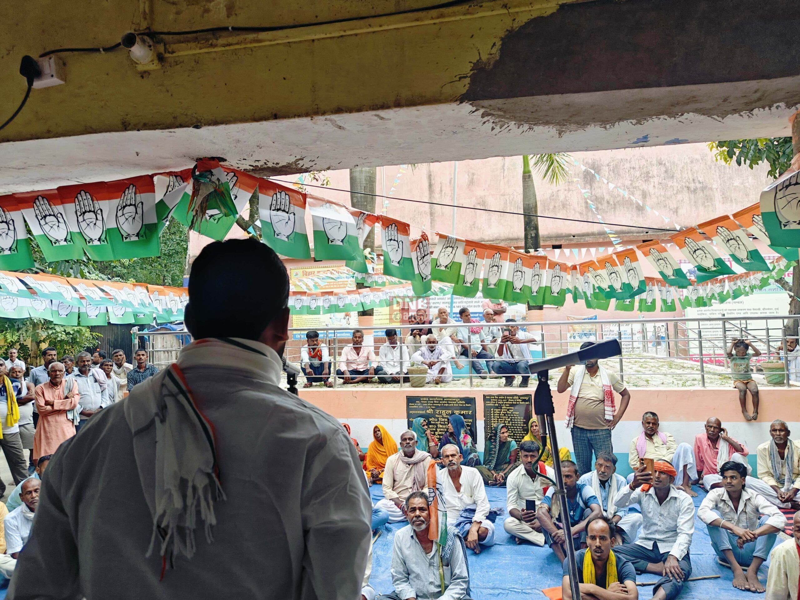 प्रखंड मुख्यालय में अब जनता का काम पदाधिकारी द्वारा नियुक्त दलाल के माध्यम से हो रहा है - गरीब दास 2