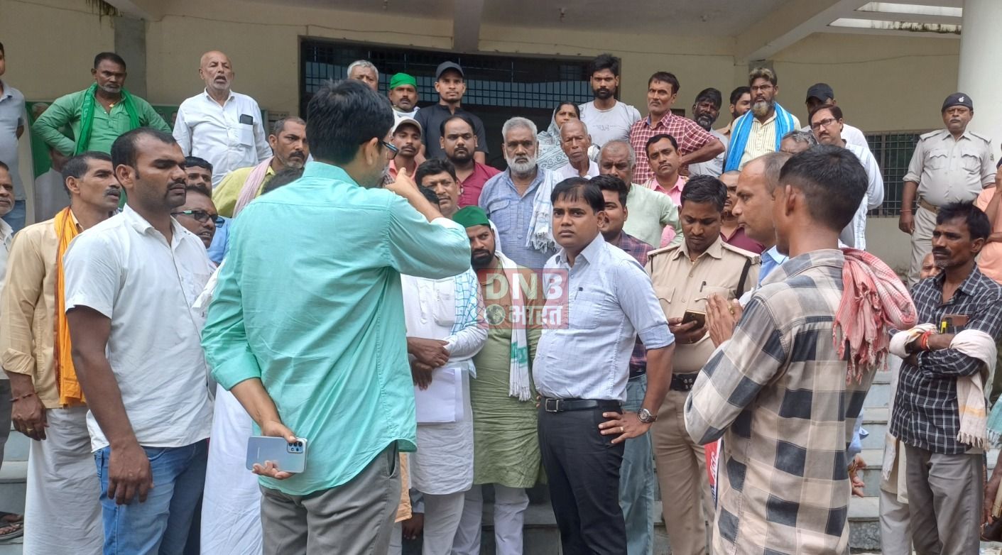 एसडीओ के अश्वासन के बाद बछवाड़ा प्रखंड कार्यालय में चल रहे राजद कार्यकर्ताओं की भुख हड़ताल हुआ समाप्त 2