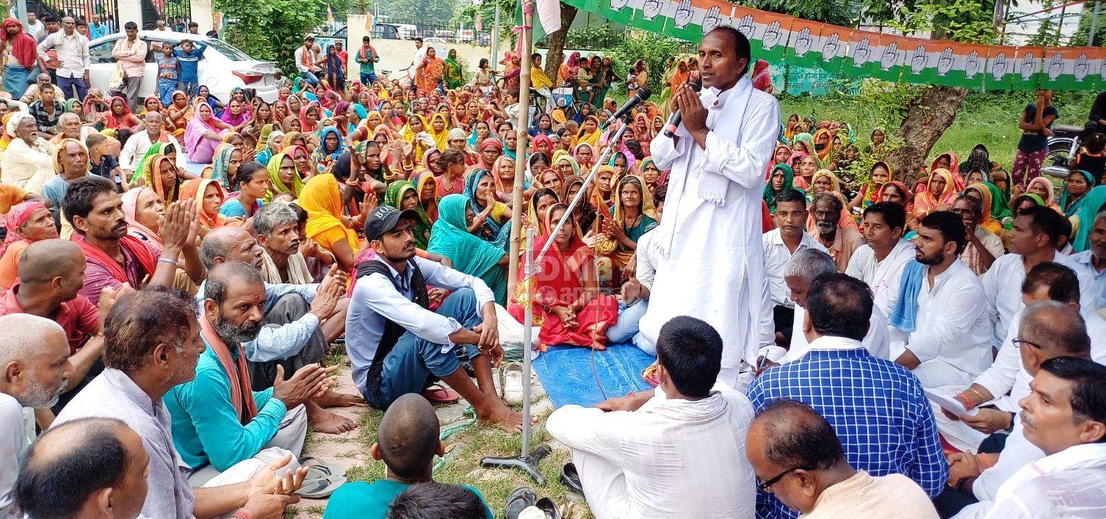 चमथा दियारे के पांच पंचायत को बाढ़ क्षेत्र समेत चालीस सूत्री मांगो को लेकर कांग्रेस कार्यकर्ताओ का एक दिवसीय धरना प्रदर्शन 2