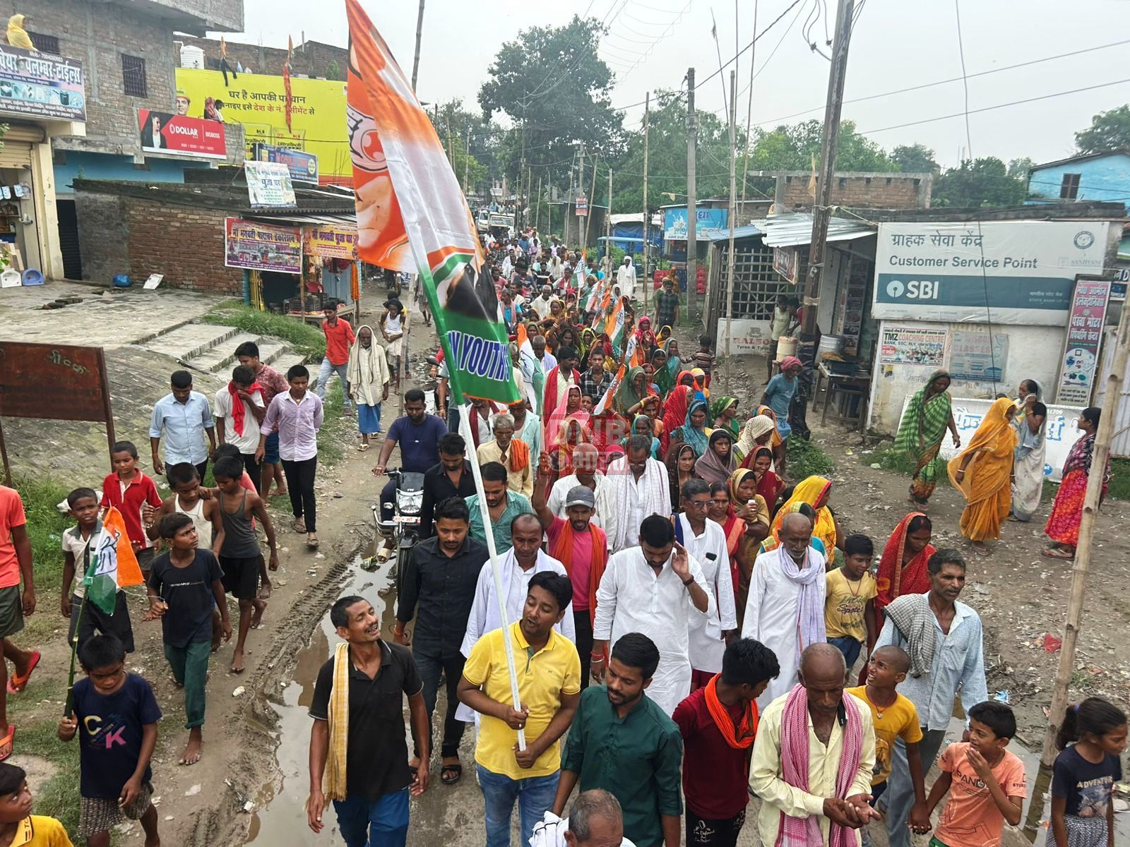 चमथा दियारे के पांच पंचायत को बाढ़ क्षेत्र समेत चालीस सूत्री मांगो को लेकर कांग्रेस कार्यकर्ताओ का एक दिवसीय धरना प्रदर्शन 3