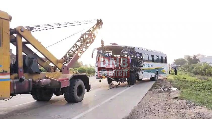 कैमूर: गया से पिंडदान कर जा रही यात्रियों की बस खड़े ट्रक से टकराई, तीन की मौत, 11 लोग घायल 2