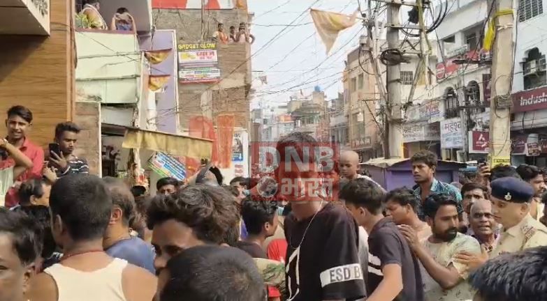 बेगूसराय में अपराधियों ने दिनदहाड़े एक ज्वेलरी दुकान की लूटपाट, दुकानदार ने दो बदमाशो को मारी गोली, दोनों घायल, 30 से 35 लाख लुट का दाबा 2