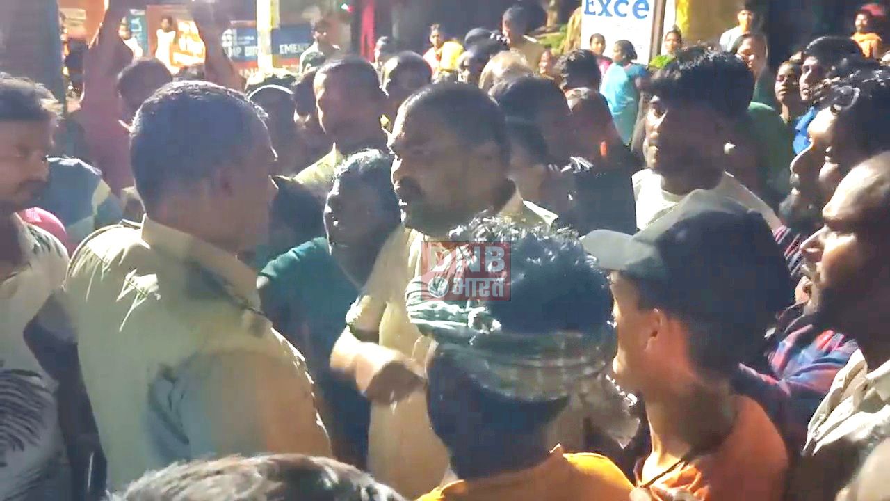 नालंदा: पुलिसिया पिटाई के विरोध में ग्रामीणों ने सड़क पर उतरकर किया हंगामा, समझौता के दौरान थाना परिसर में पुलिसकर्मियों पर है पिटाई करने का आरोप 4