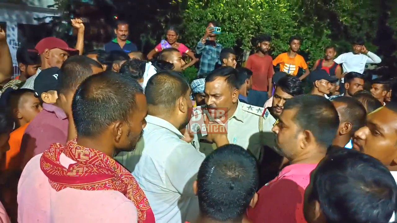 नालंदा: पुलिसिया पिटाई के विरोध में ग्रामीणों ने सड़क पर उतरकर किया हंगामा, समझौता के दौरान थाना परिसर में पुलिसकर्मियों पर है पिटाई करने का आरोप 2